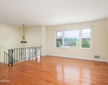 17 Wisteria Place - Photo Thumbnail 2
