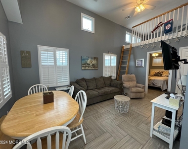 117 W Bayberry Way - Photo Thumbnail 3