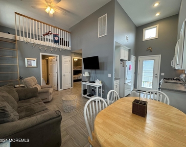 117 W Bayberry Way - Photo Thumbnail 4