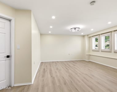 300 Ocean Avenue N - Photo Thumbnail 24
