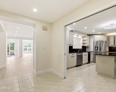 300 Ocean Avenue N - Photo Thumbnail 7
