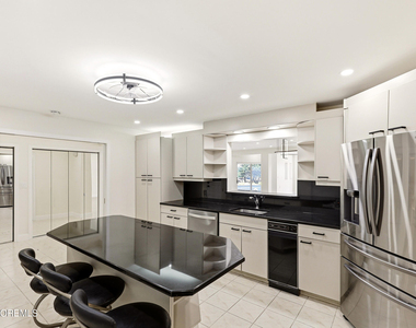 300 Ocean Avenue N - Photo Thumbnail 10