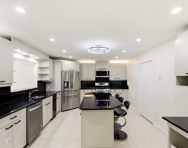 300 Ocean Avenue N - Photo Thumbnail 8