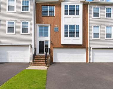 350 Bernard Drive - Photo Thumbnail 4