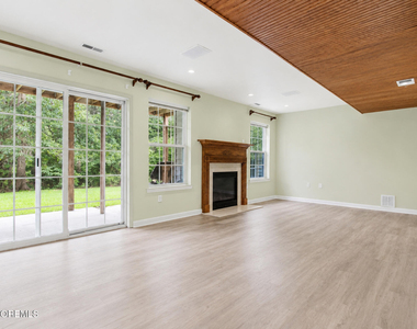 350 Bernard Drive - Photo Thumbnail 9