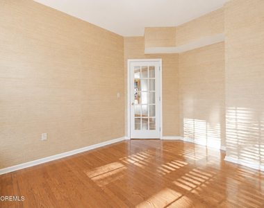 350 Bernard Drive - Photo Thumbnail 14