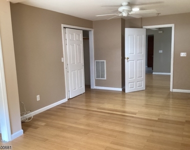 275 Wanaque Ave - Photo Thumbnail 6