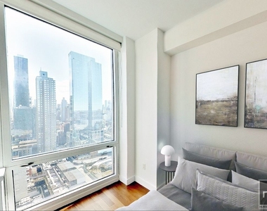 West 42nd Street - Photo Thumbnail 1