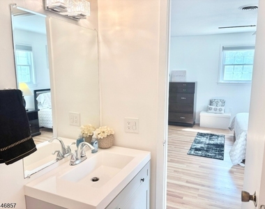 104 Nautilus Dr - Photo Thumbnail 14