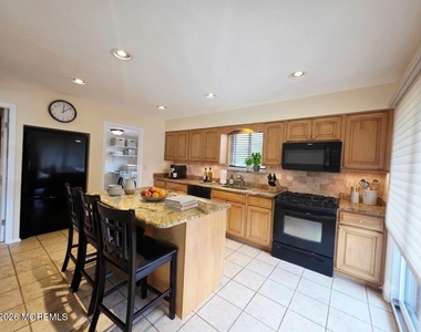 97 Cotswold Circle - Photo Thumbnail 9