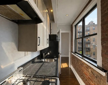East 13th Street - Photo Thumbnail 5