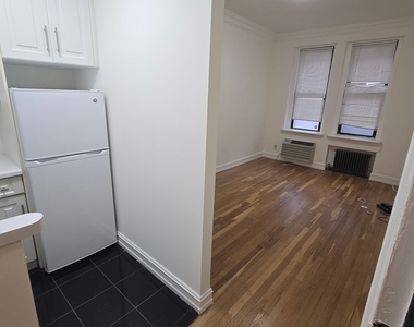 East 46 Street - Photo Thumbnail 1