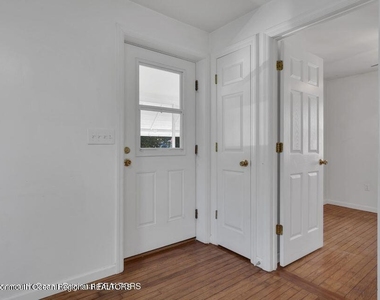 1708 Lake Drive - Photo Thumbnail 16