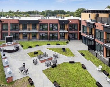 140 W Webster Ave - Photo Thumbnail 18