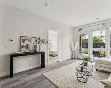 140 W Webster Ave - Photo Thumbnail 2