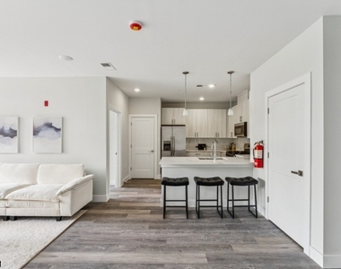 140 W Webster Ave - Photo Thumbnail 1