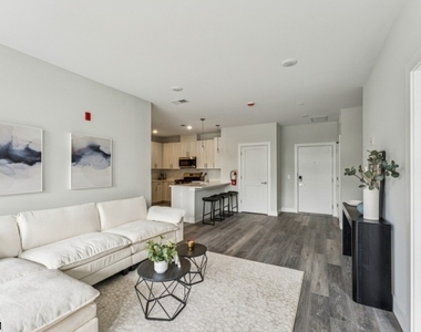 140 W Webster Ave - Photo Thumbnail 6