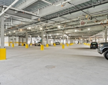 140 W Webster Ave - Photo Thumbnail 32