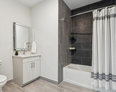 140 W Webster Ave - Photo Thumbnail 12