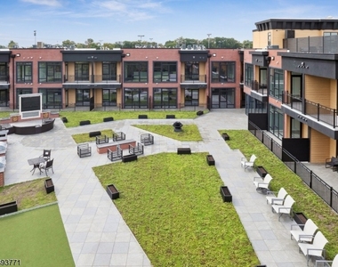 140 W Webster Ave - Photo Thumbnail 20