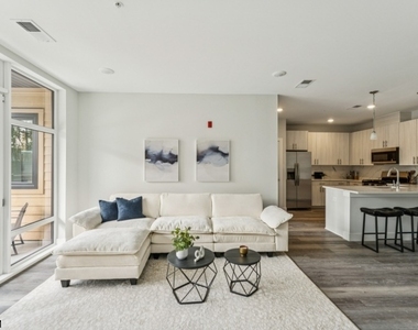 140 W Webster Ave - Photo Thumbnail 11