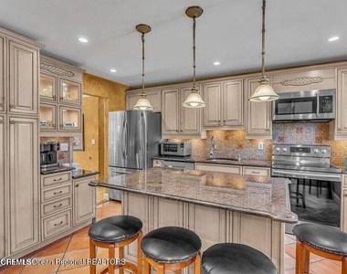 541 Frank Applegate Road - Photo Thumbnail 6