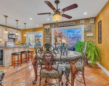 541 Frank Applegate Road - Photo Thumbnail 12