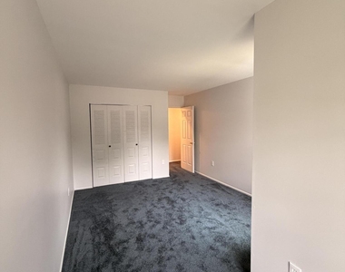 36 Racquet Road - Photo Thumbnail 12