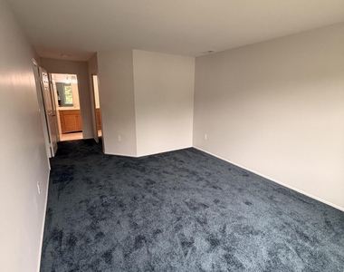 36 Racquet Road - Photo Thumbnail 17