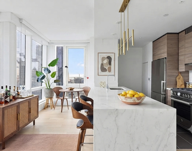 West 38th Street - Photo Thumbnail 2