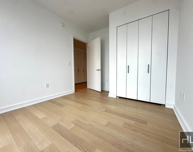 West 38th Street - Photo Thumbnail 2
