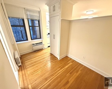 East 51 Street - Photo Thumbnail 1