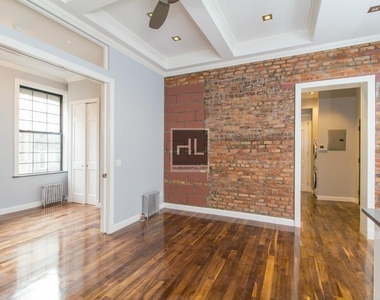 East 11th Street - Photo Thumbnail 7