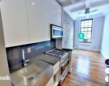 East 11th Street - Photo Thumbnail 1