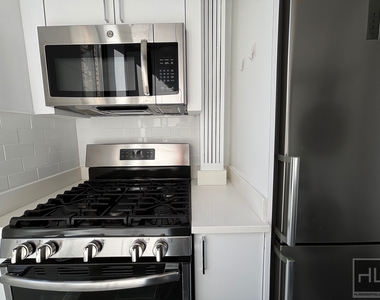 West 72 Street - Photo Thumbnail 4