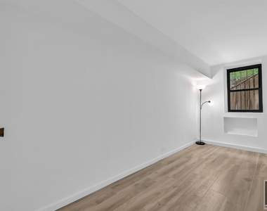 East 95th Street - Photo Thumbnail 2