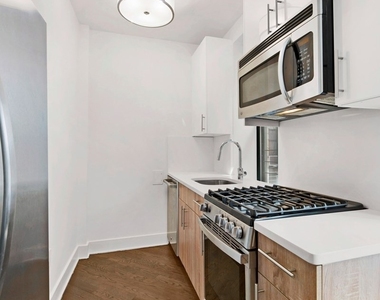 East 70th Street - Photo Thumbnail 4