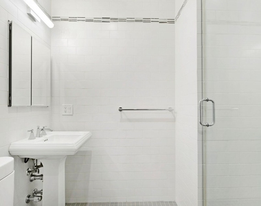 East 70th Street - Photo Thumbnail 5