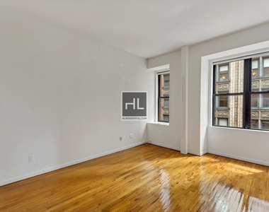 Madison Avenue - Photo Thumbnail 1