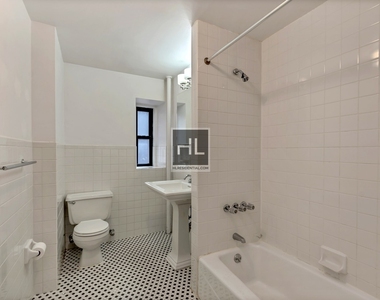 Madison Avenue - Photo Thumbnail 2