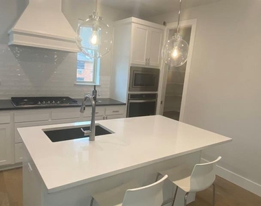 1802 Deacon Hill - Photo Thumbnail 10