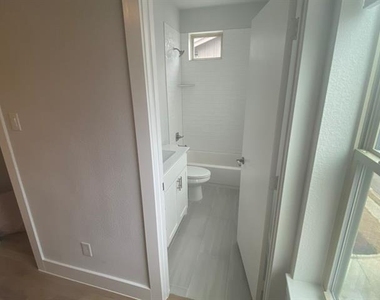 1802 Deacon Hill - Photo Thumbnail 15