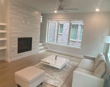1802 Deacon Hill - Photo Thumbnail 5