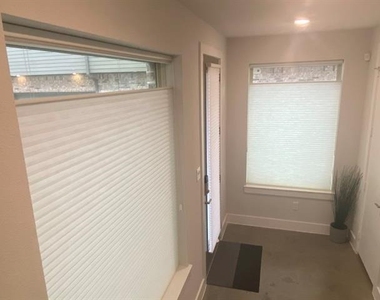 1802 Deacon Hill - Photo Thumbnail 2