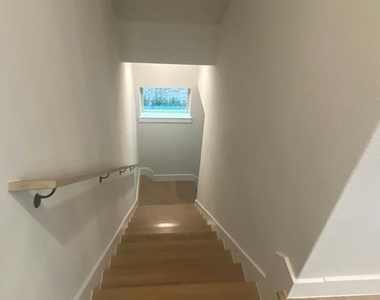 1802 Deacon Hill - Photo Thumbnail 3
