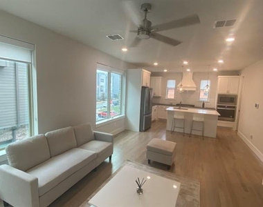 1802 Deacon Hill - Photo Thumbnail 12