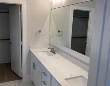 1802 Deacon Hill - Photo Thumbnail 9