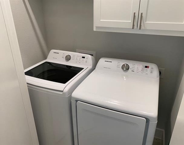 1802 Deacon Hill - Photo Thumbnail 33