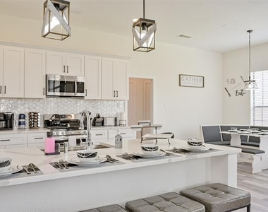 2735 Water Oak Drive - Photo Thumbnail 10