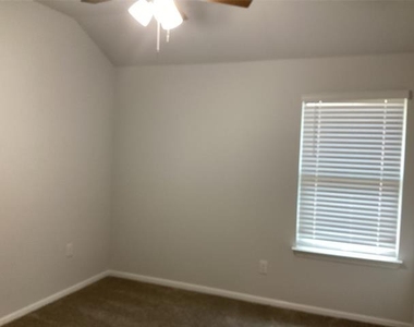 9104 Herringbone Drive - Photo Thumbnail 13